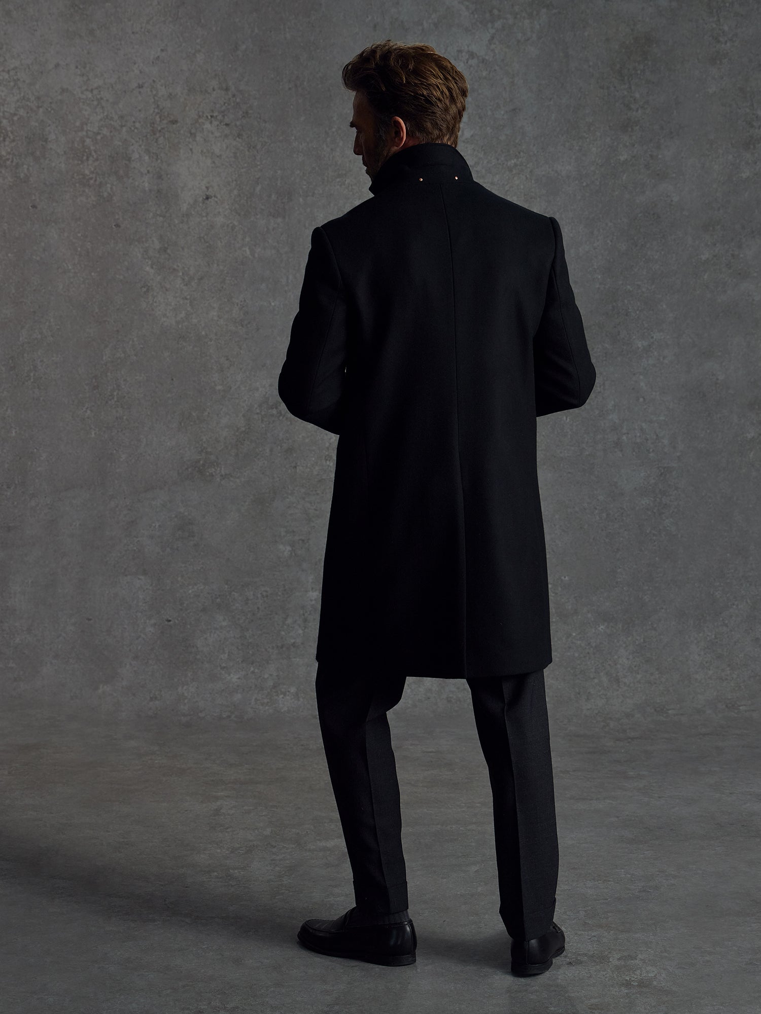 The Commander's Overcoat - Black