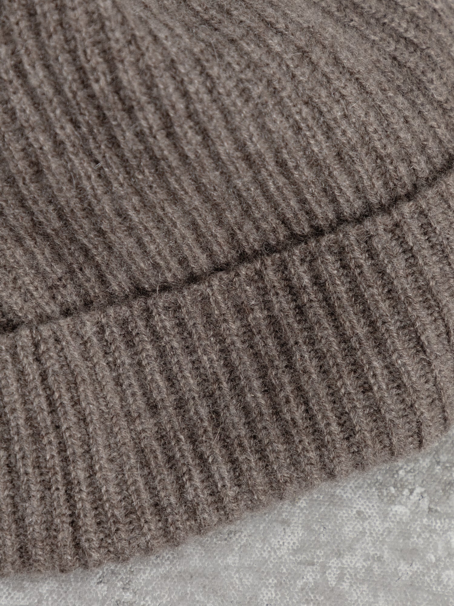 The Cashmere Bandit Beanie - Dark Taupe