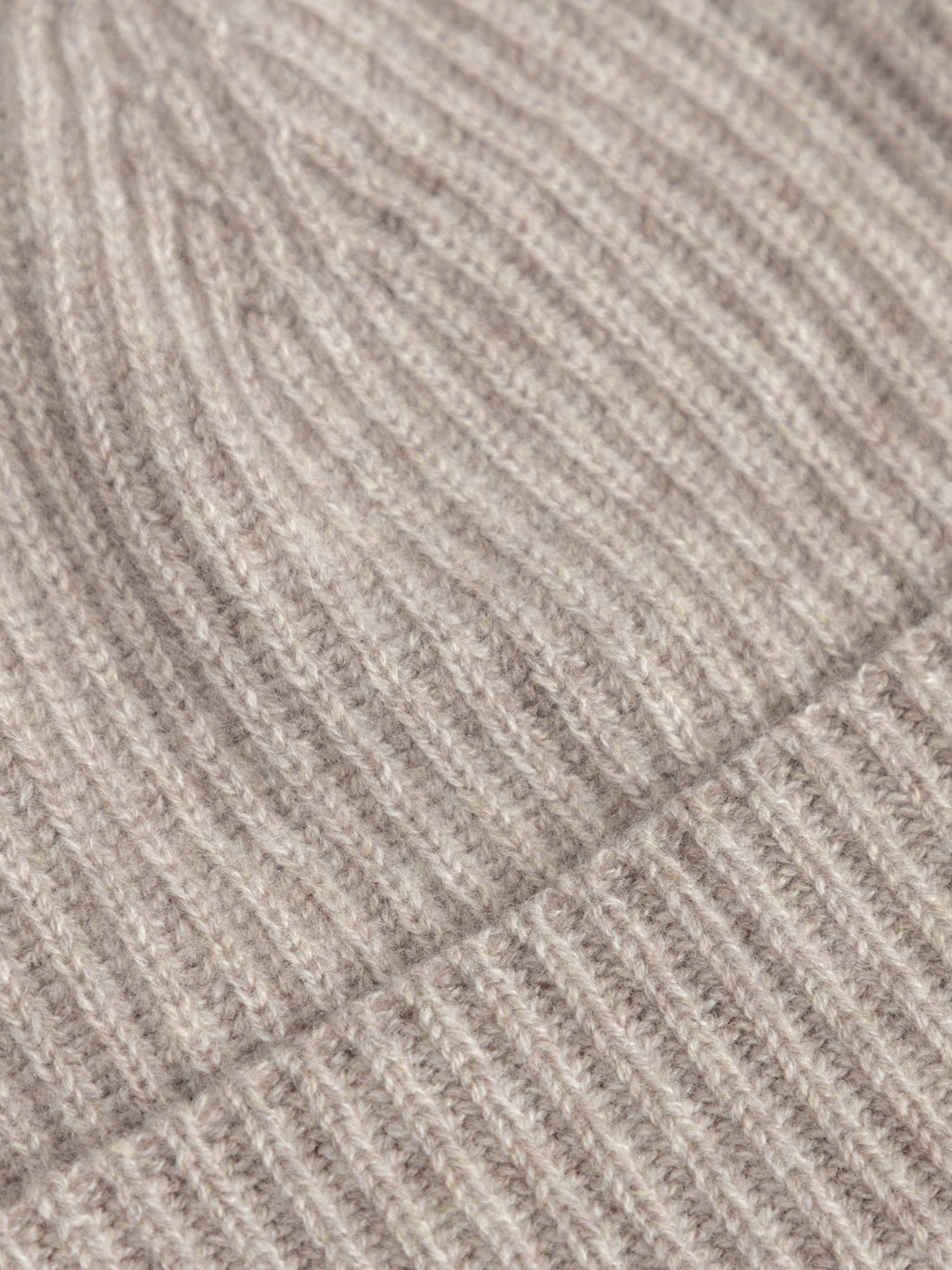 The Cashmere Bandit Beanie - Pebble