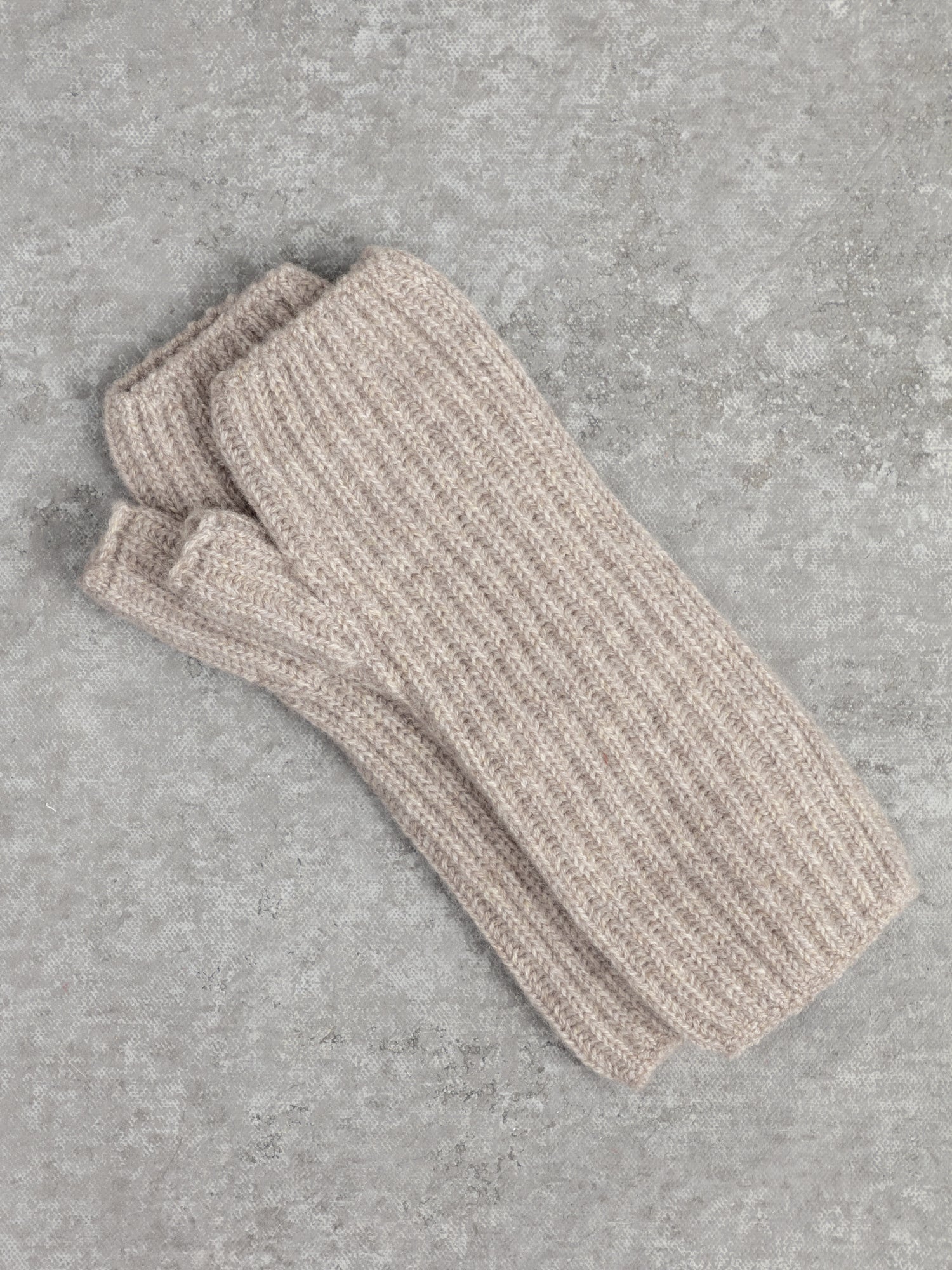 The Cashmere Wrist Warmers - Pebble
