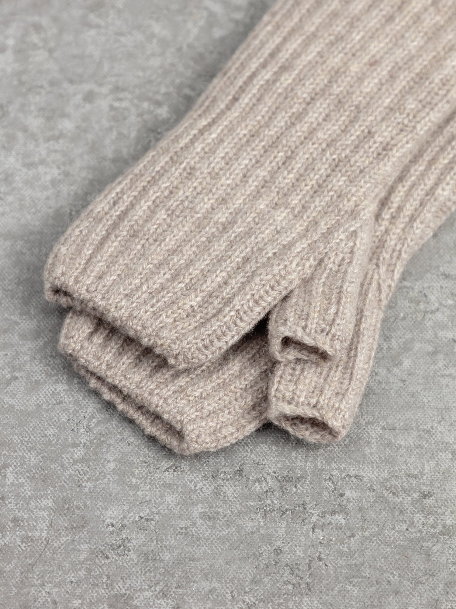 The Cashmere Wrist Warmers - Pebble