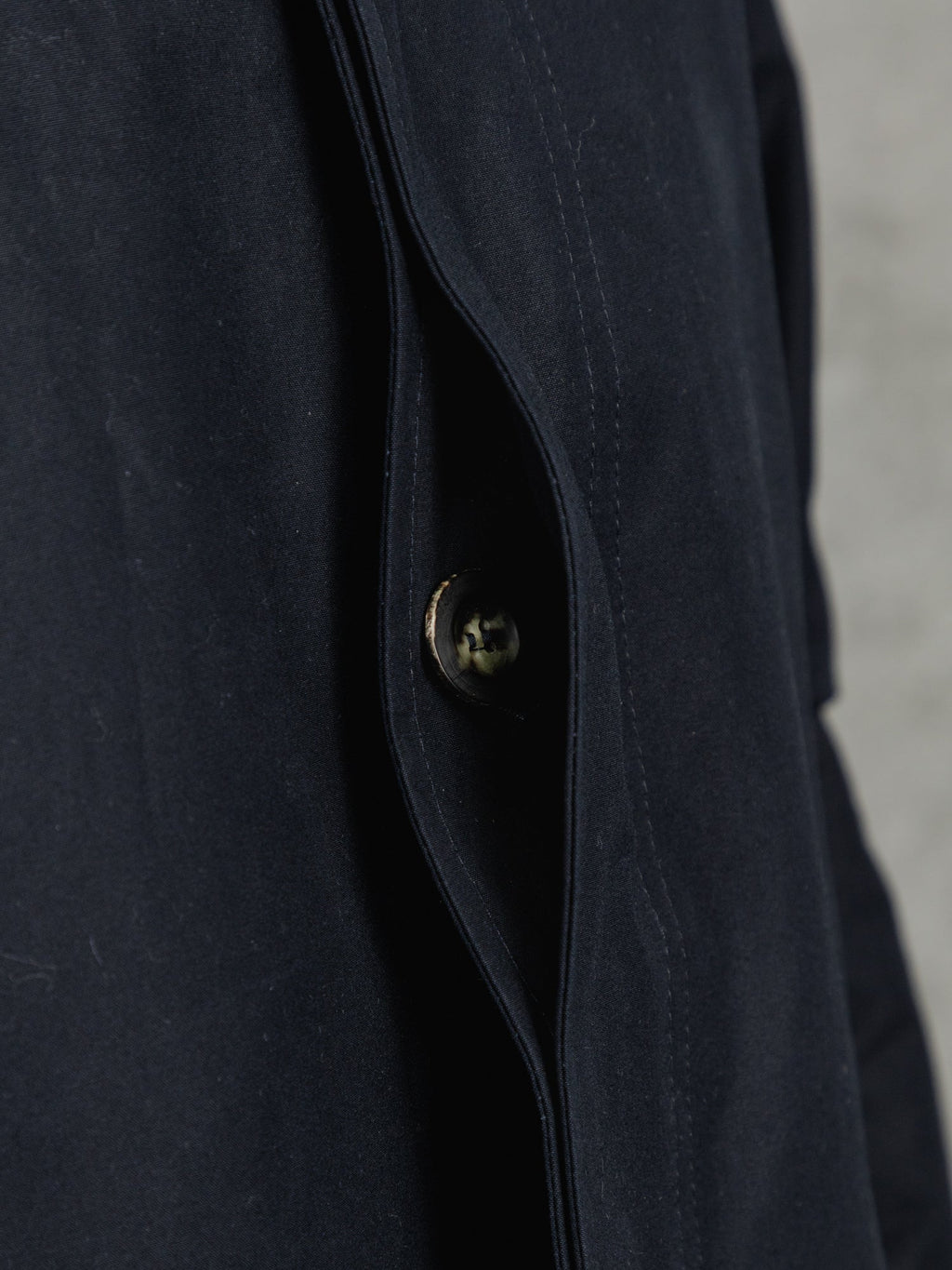 The Ventile® Raglan Raincoat - Ink